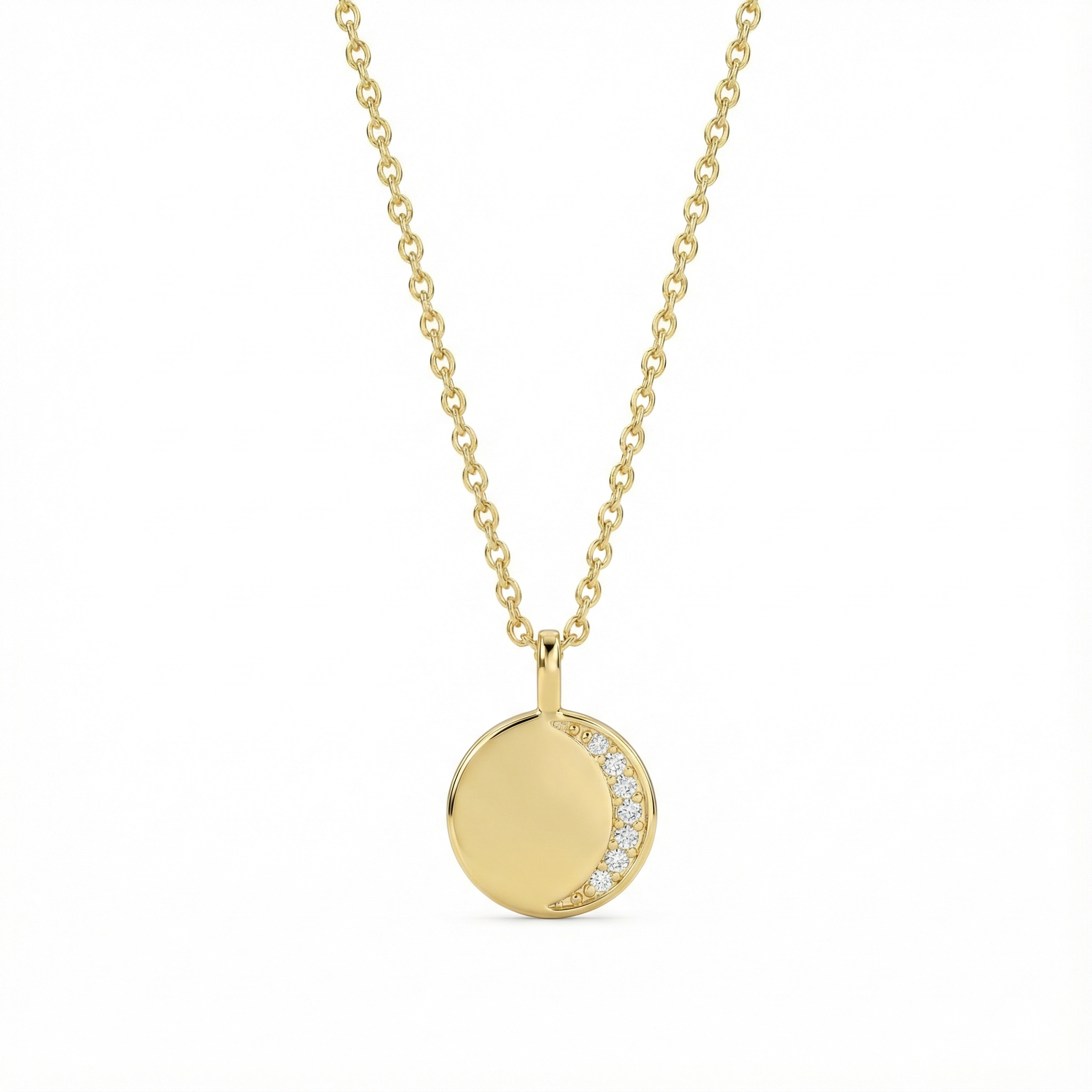 Collier doré à l’or 18k avec pendentif lune pavée de zircons